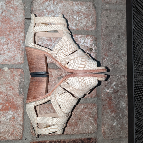 FreeBird CLAW White Snake Sandals size 6 - Picture 15 of 15